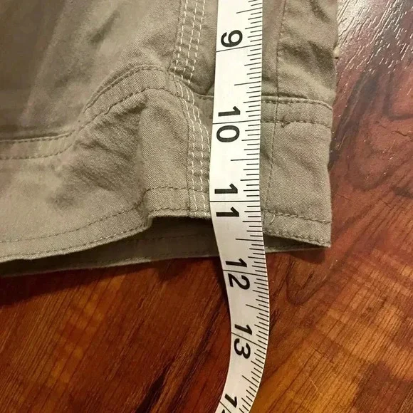 Kuhl Womens 2 Capri Pants Beige Cargo Pockets Camping Hiking Outdoor Gardening - Picture 13 of 15
